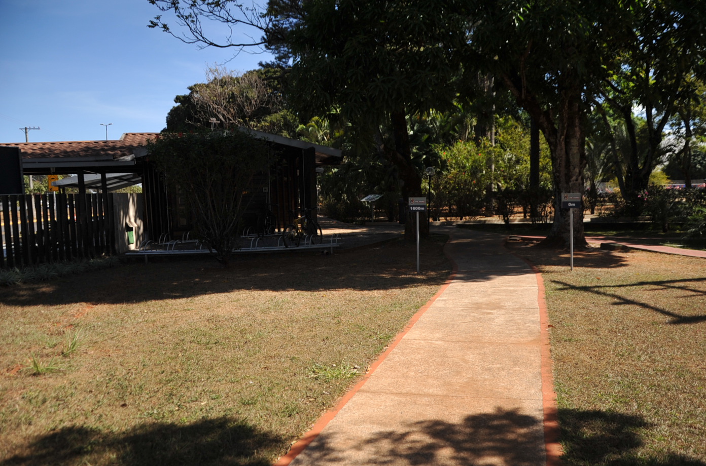 PISTA DE CORRIDA E CAMINHADA